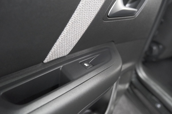 Citroën C4 Puretech 131 EAT6 Shine | Camera | Head-Up Display | Navigatie | Parkeersensoren