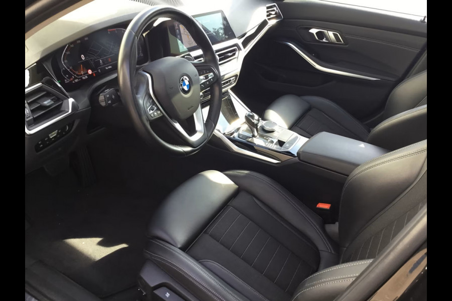 BMW 3-serie 320dA SPORTLINE ** LED, NAVI+, HALF-LEDER, SCHUIF/KANTEL, 18-inch LMV, ACC ** 1e EIG - UNFALLFREI ** ** INFORMEER OOK NAAR ONZE AANTREKKELIJKE FINANCIAL-LEASE TARIEVEN **