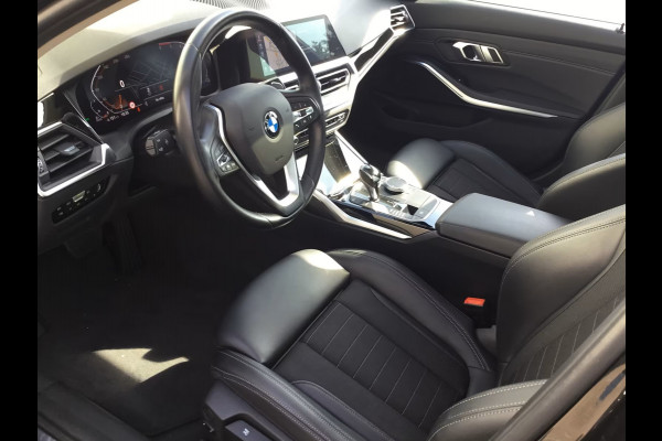 BMW 3-serie 320dA SPORTLINE ** LED, NAVI+, HALF-LEDER, SCHUIF/KANTEL, 18-inch LMV, ACC ** 1e EIG - UNFALLFREI ** ** INFORMEER OOK NAAR ONZE AANTREKKELIJKE FINANCIAL-LEASE TARIEVEN **