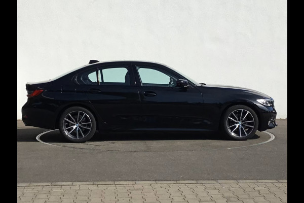 BMW 3-serie 320dA SPORTLINE ** LED, NAVI+, HALF-LEDER, SCHUIF/KANTEL, 18-inch LMV, ACC ** 1e EIG - UNFALLFREI ** ** INFORMEER OOK NAAR ONZE AANTREKKELIJKE FINANCIAL-LEASE TARIEVEN **