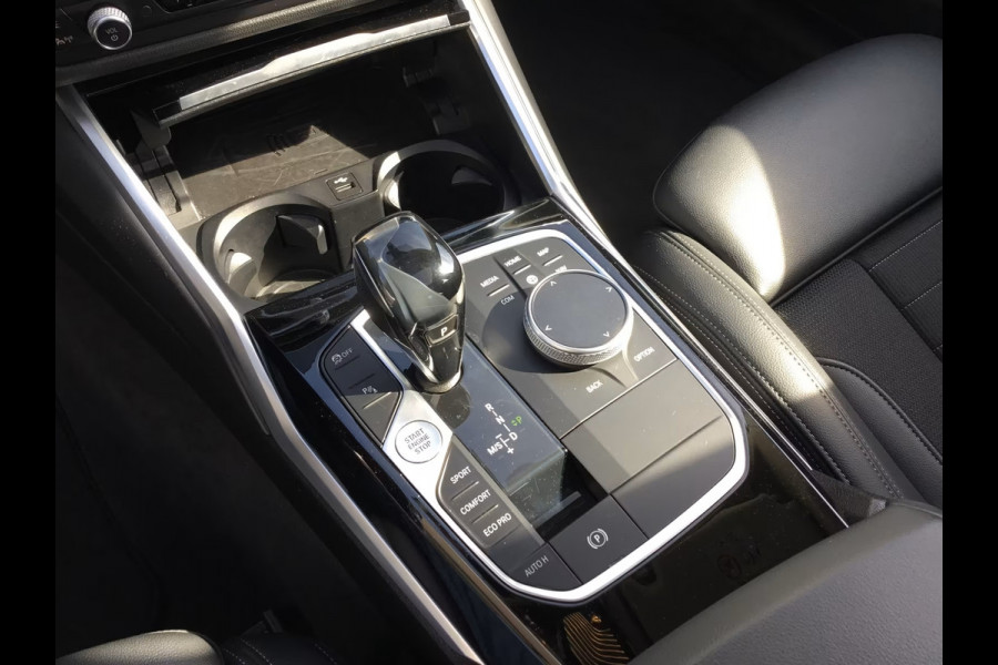 BMW 3-serie 320dA SPORTLINE ** LED, NAVI+, HALF-LEDER, SCHUIF/KANTEL, 18-inch LMV, ACC ** 1e EIG - UNFALLFREI ** ** INFORMEER OOK NAAR ONZE AANTREKKELIJKE FINANCIAL-LEASE TARIEVEN **