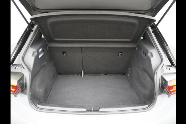 Volkswagen ID.3 Pro 58kWh Apple Carplay Android Auto HUD 360°Camera Adap.Cruise Stoelverwarming Keyless Advanced Matrix led-koplampen Multimedia Pakket Plus Comfort Pakket Design Pakket Lmv 19" Rijstrooksensor Matrix Led Dynamisch Sproeiers Verwarmd Verwarmbaar Stuur Assistance Pakket Plus Nieuwprijs €43.145,- Volkswagen ID.3 Pro 58kWh Apple Carplay Android Auto HUD 360°Camera Adap.Cruise Stoelverwarming Keyless Advanced Matrix led-koplampen Multimedia Pakket Plus Comfort Pakket Design Pakket Lmv 19" Rijstrooksensor Matrix Led Dynamisch Sproeiers Verwarmd Verwarmbaar Stuur Assistance Pakket Plus Nieuwprijs €43.145,-