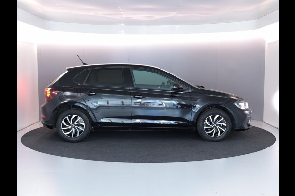 Volkswagen Polo 1.0 TSI Life Edition 95 pk Automaat (DSG) | Verlengde garantie | Navigatie via App | Parkeersensoren | Achteruitrijcamera | Stoelverwarming |