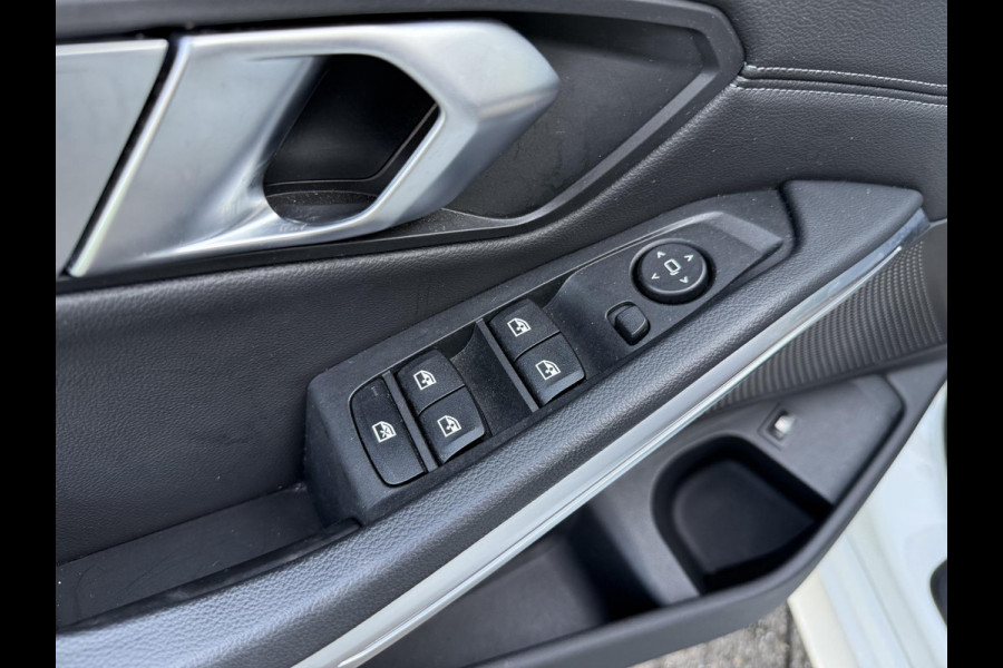 BMW 3-serie 320e M-Sport Business Plus Edition Shadow Line | Stoelverwarming | Parkeersensoren |