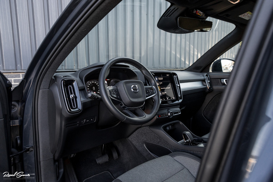 Volvo XC40 1.5 T4 Recharge Inscription Expression | Cruise control | Zwenkbare trekhaak | Apple carplay |