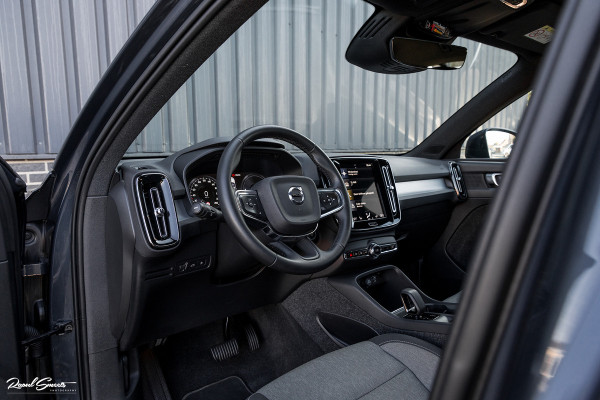 Volvo XC40 1.5 T4 Recharge Inscription Expression | Cruise control | Zwenkbare trekhaak | Apple carplay |