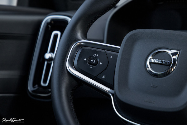 Volvo XC40 1.5 T4 Recharge Inscription Expression | Cruise control | Zwenkbare trekhaak | Apple carplay |