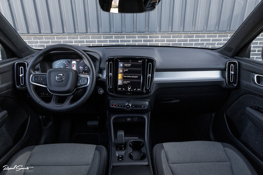 Volvo XC40 1.5 T4 Recharge Inscription Expression | Cruise control | Zwenkbare trekhaak | Apple carplay |