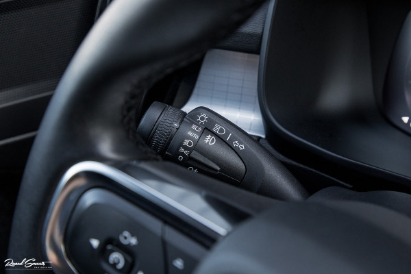 Volvo XC40 1.5 T4 Recharge Inscription Expression | Cruise control | Zwenkbare trekhaak | Apple carplay |