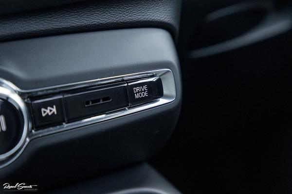 Volvo XC40 1.5 T4 Recharge Inscription Expression | Cruise control | Zwenkbare trekhaak | Apple carplay |