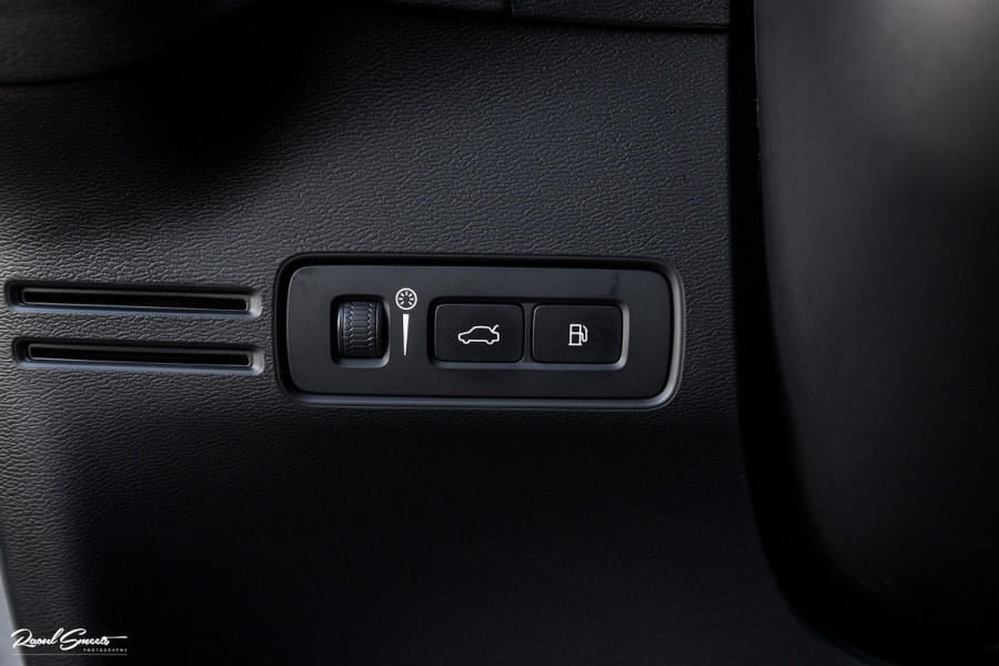 Volvo XC40 1.5 T4 Recharge Inscription Expression | Cruise control | Zwenkbare trekhaak | Apple carplay |
