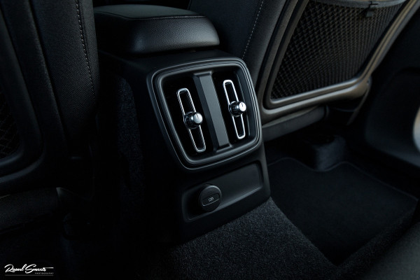 Volvo XC40 1.5 T4 Recharge Inscription Expression | Cruise control | Zwenkbare trekhaak | Apple carplay |