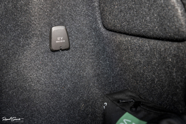 Volvo XC40 1.5 T4 Recharge Inscription Expression | Cruise control | Zwenkbare trekhaak | Apple carplay |
