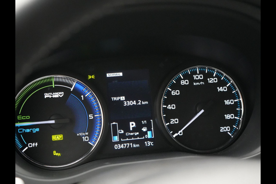 Mitsubishi Outlander 2.4 Intense+ Plug In Hybrid 225pk Dealer O.H PHEV | 360 Camera | Lederen Sportstoelen Verwarmd | Keyless | Navigatie | Stuur Verwarmd | Cruise Control | Blis | DAB |