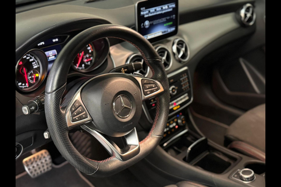 Mercedes-Benz GLA 180 Business Solution AMG | Pano | Cruise control | Keyless | Camera |