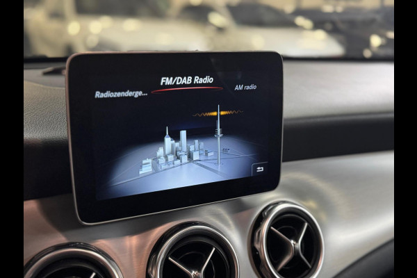 Mercedes-Benz GLA 180 Business Solution AMG | Pano | Cruise control | Keyless | Camera |