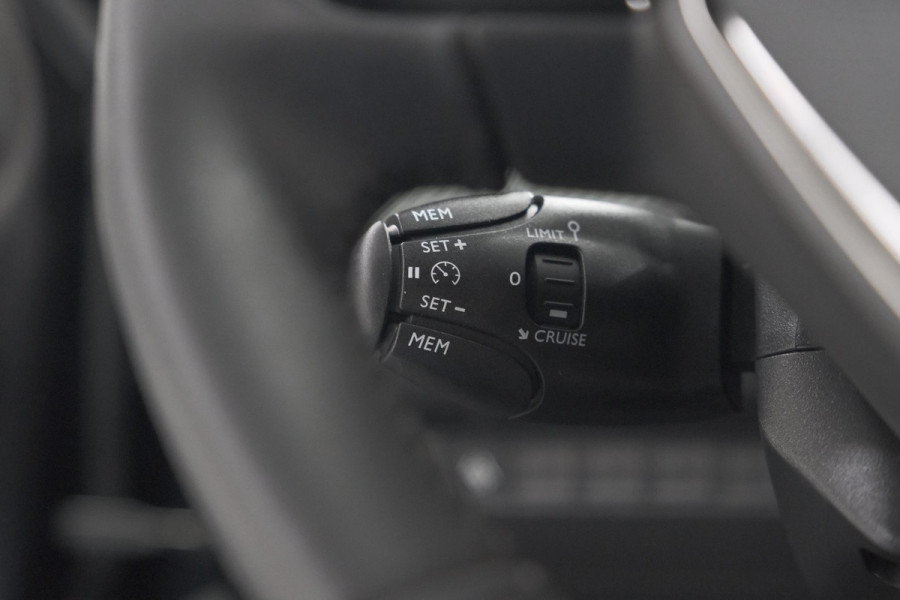 Peugeot 208 PureTech 100 Allure Pack | Camera | Apple Carplay | Stoelverwarming | Parkeersensoren