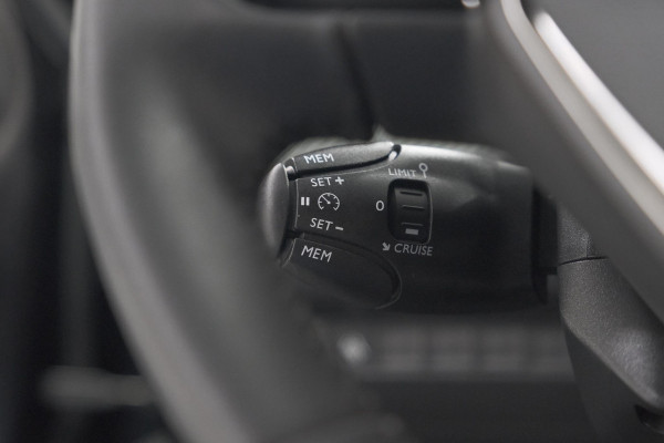Peugeot 208 PureTech 100 Allure Pack | Camera | Apple Carplay | Stoelverwarming | Parkeersensoren