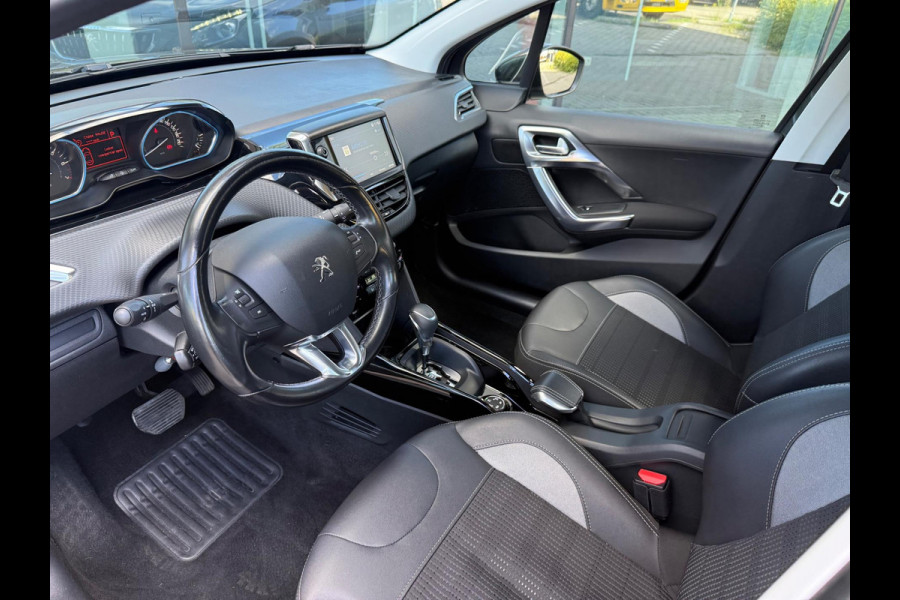 Peugeot 2008 1.2 Turbo Allure - Automaat - Navi - Trekhaak - Parkeerhulp - Climate