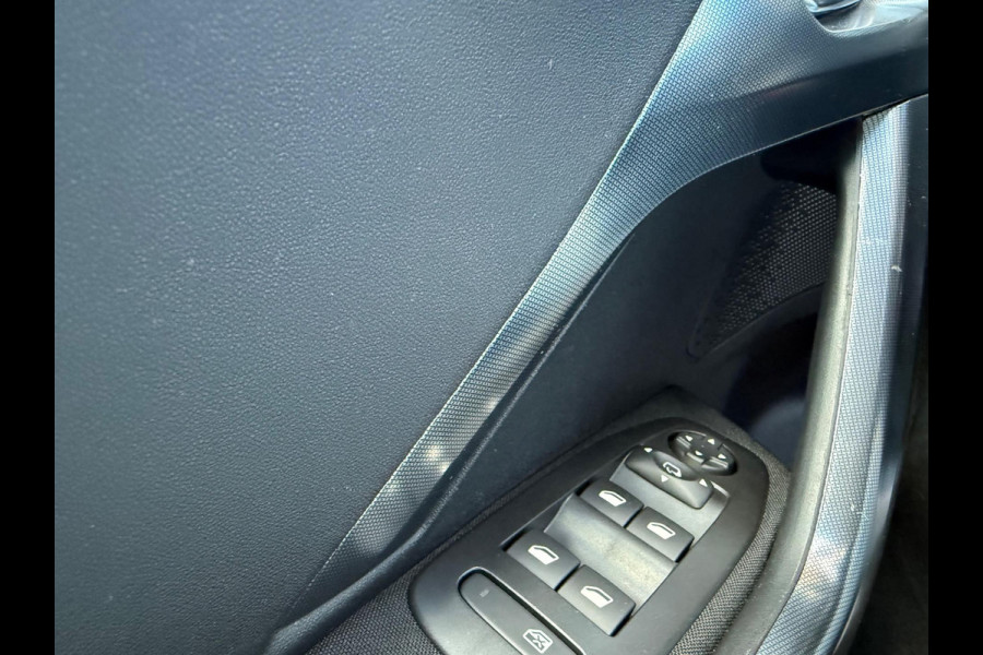 Peugeot 2008 1.2 Turbo Allure - Automaat - Navi - Trekhaak - Parkeerhulp - Climate