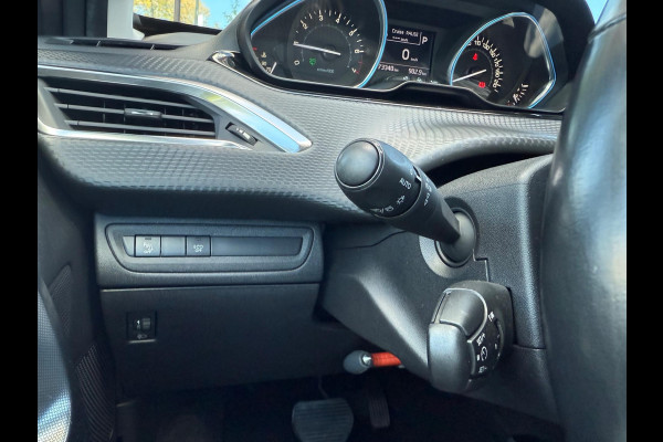 Peugeot 2008 1.2 Turbo Allure - Automaat - Navi - Trekhaak - Parkeerhulp - Climate