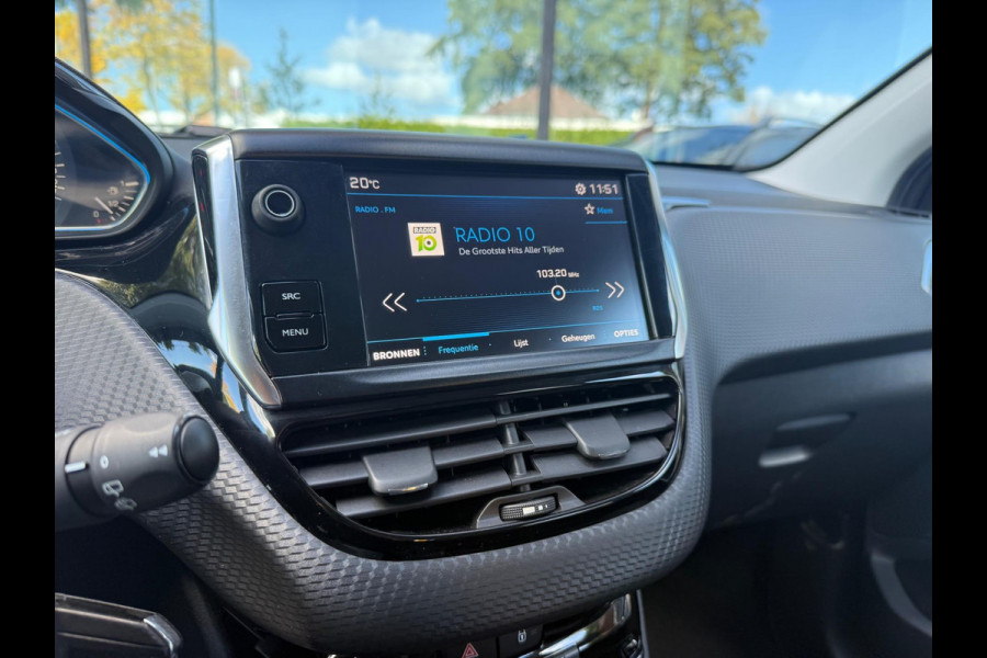 Peugeot 2008 1.2 Turbo Allure - Automaat - Navi - Trekhaak - Parkeerhulp - Climate