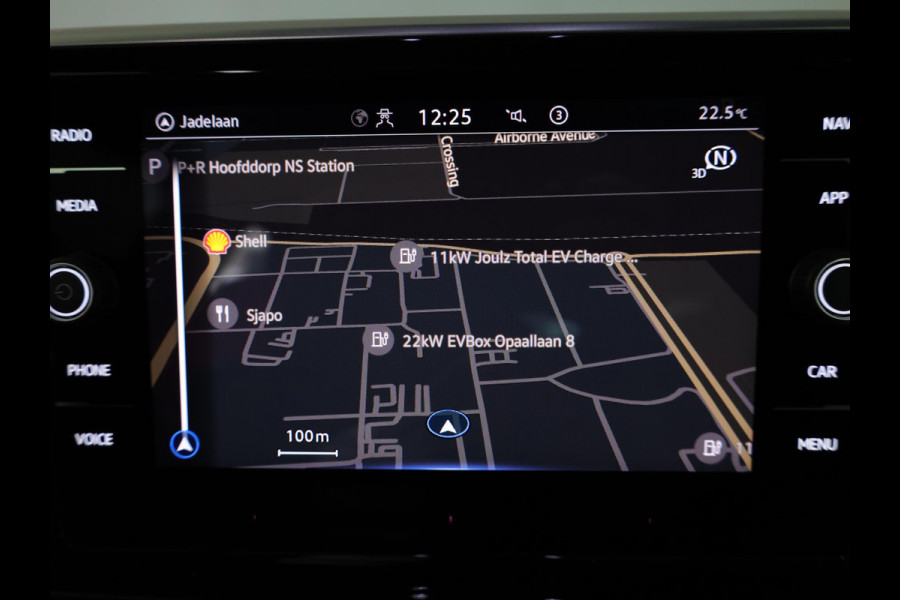 Volkswagen T-Roc 1.5 TSI R-Line 150 pk Automaat (DSG) | Verlengde garantie | Navigatie | Trekhaak (afneembaar) | Parkeersensoren (Park assist) | Achteruitrijcamera | R-Line |