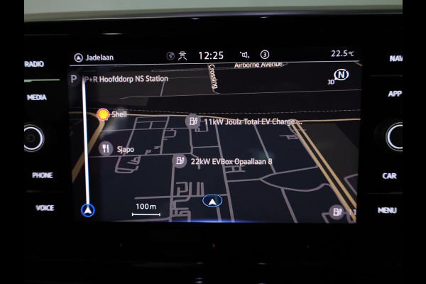 Volkswagen T-Roc 1.5 TSI R-Line 150 pk Automaat (DSG) | Verlengde garantie | Navigatie | Trekhaak (afneembaar) | Parkeersensoren (Park assist) | Achteruitrijcamera | R-Line |