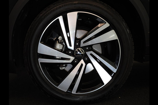 Volkswagen T-Roc 1.5 TSI R-Line 150 pk Automaat (DSG) | Verlengde garantie | Navigatie | Trekhaak (afneembaar) | Parkeersensoren (Park assist) | Achteruitrijcamera | R-Line |