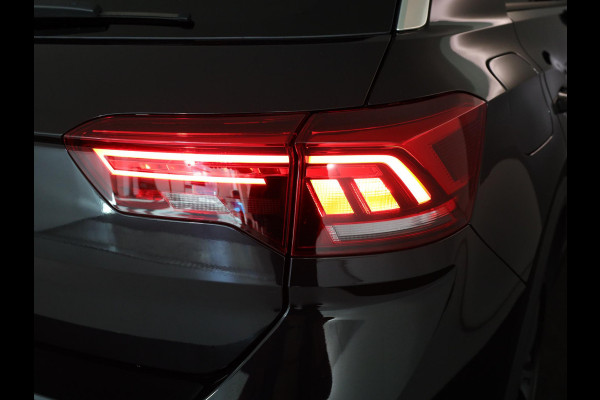 Volkswagen T-Roc 1.5 TSI R-Line 150 pk Automaat (DSG) | Verlengde garantie | Navigatie | Trekhaak (afneembaar) | Parkeersensoren (Park assist) | Achteruitrijcamera | R-Line |