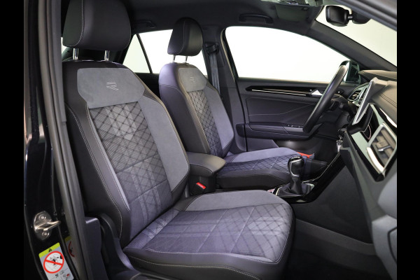Volkswagen T-Roc 1.5 TSI R-Line 150 pk Automaat (DSG) | Verlengde garantie | Navigatie | Trekhaak (afneembaar) | Parkeersensoren (Park assist) | Achteruitrijcamera | R-Line |