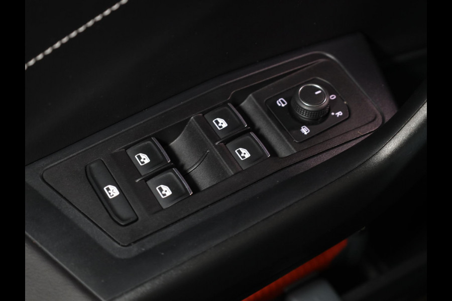 Volkswagen T-Roc 1.5 TSI R-Line 150 pk Automaat (DSG) | Verlengde garantie | Navigatie | Trekhaak (afneembaar) | Parkeersensoren (Park assist) | Achteruitrijcamera | R-Line |