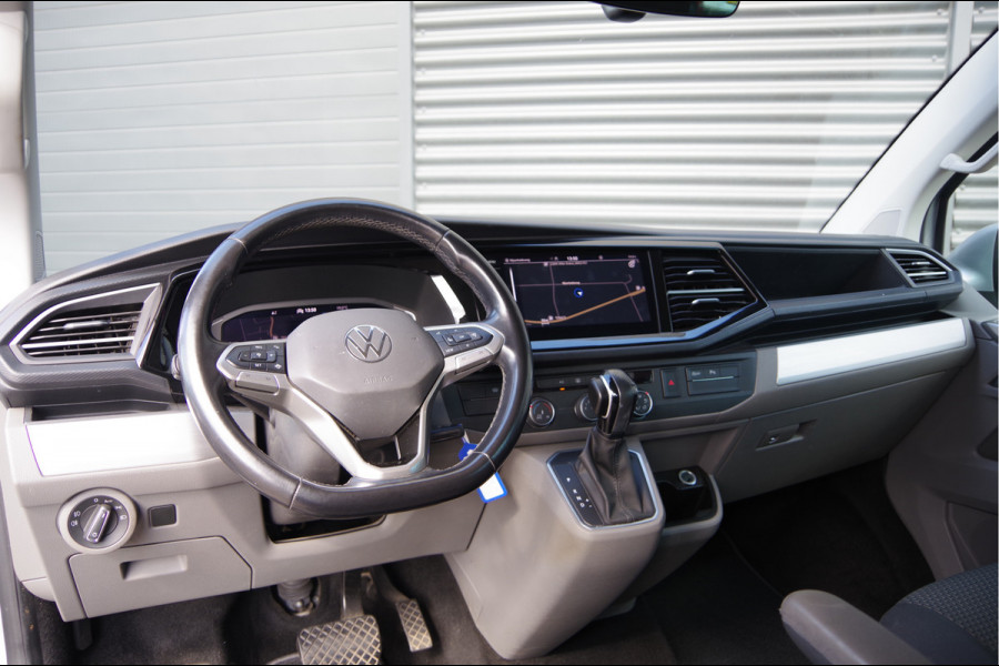 Volkswagen Transporter 2.0 TDI L2H1 DC-5P, BULLI 150PK AUT. 2X SCHUIFDEUR, TREKHAAK, ADAPT. CRUISE, VIRTUAL, CAMERA, NAVI, AIRCO, DUBBELE CABINE