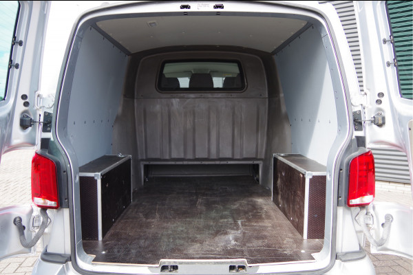 Volkswagen Transporter 2.0 TDI L2H1 DC-5P, BULLI 150PK AUT. 2X SCHUIFDEUR, TREKHAAK, ADAPT. CRUISE, VIRTUAL, CAMERA, NAVI, AIRCO, DUBBELE CABINE