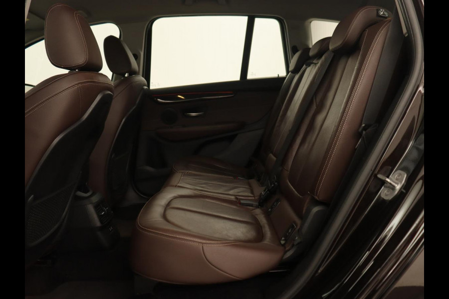 BMW 2 Serie Gran Tourer 218i High Executive | Leder | Head-Up | Trekhaak | Stoelverwarming | Navigatie | Full LED | Parkeerhulp | Climate control