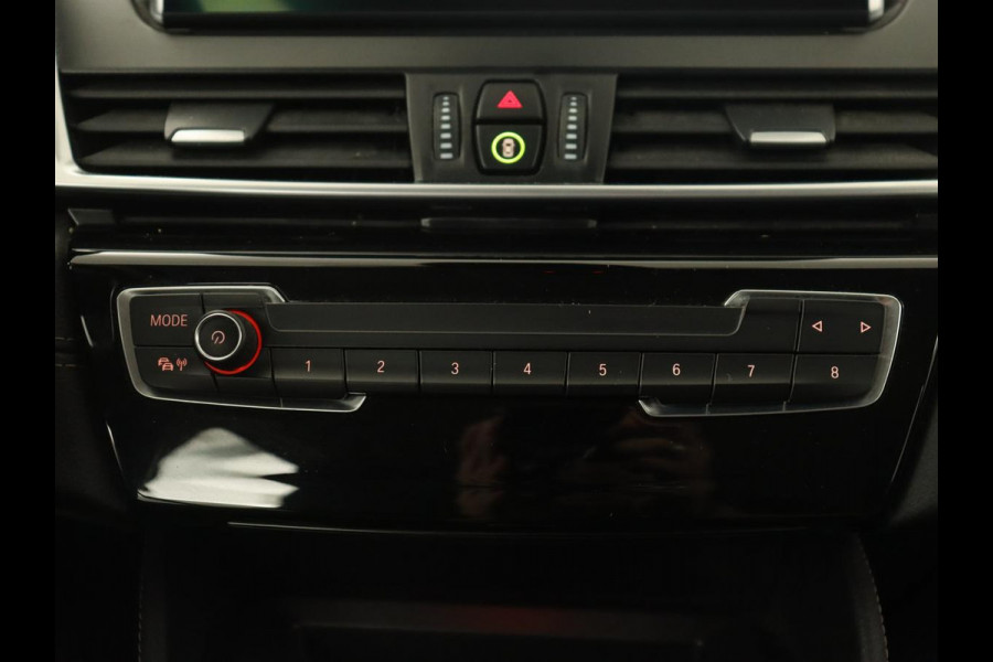 BMW 2 Serie Gran Tourer 218i High Executive | Leder | Head-Up | Trekhaak | Stoelverwarming | Navigatie | Full LED | Parkeerhulp | Climate control