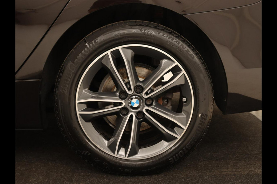 BMW 2 Serie Gran Tourer 218i High Executive | Leder | Head-Up | Trekhaak | Stoelverwarming | Navigatie | Full LED | Parkeerhulp | Climate control