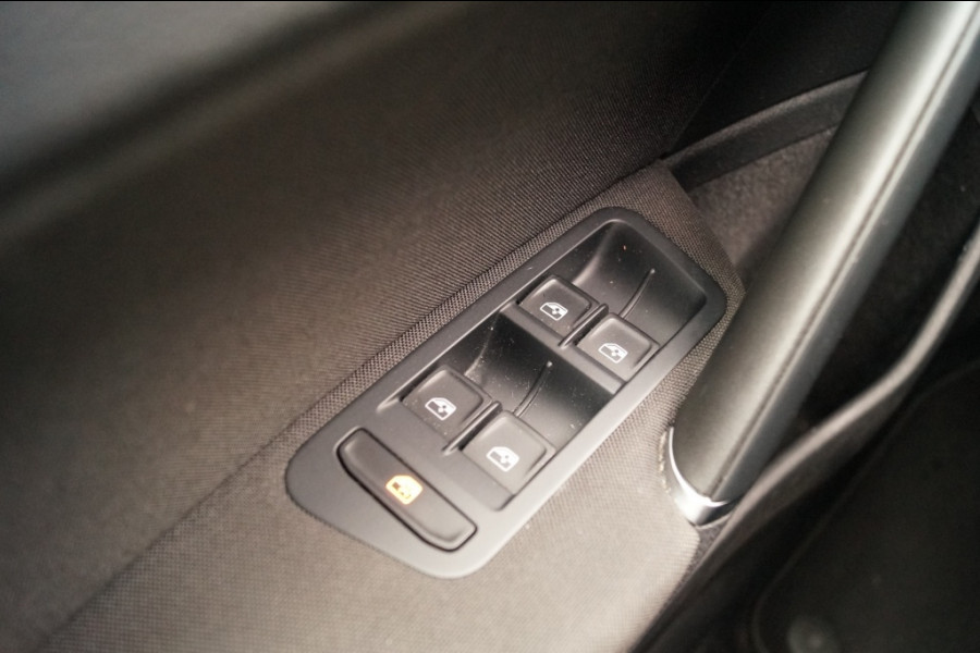 Volkswagen e-Golf 136pk Automaat -NAVI-ACC-LED-ECC-PDC-
