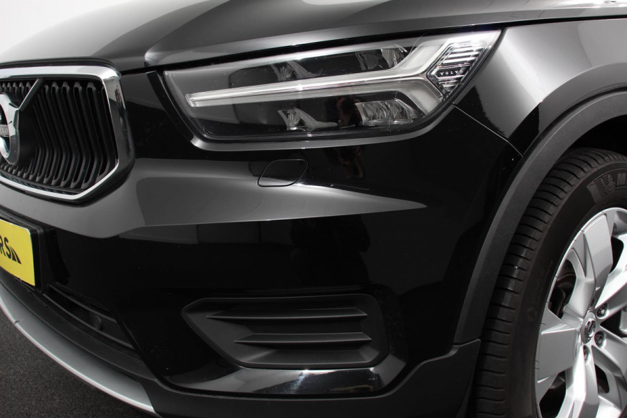 Volvo XC40 1.5 T3 163pk Automaat Momentum Navigatie Apple Carplay/Android Auto Stoelverwarming Parkeersensoren Adaptive Cruise Control Virtual Cockpit LED kop- en mistlampen Draadloos laden Sensus Connect met High Performance Sound