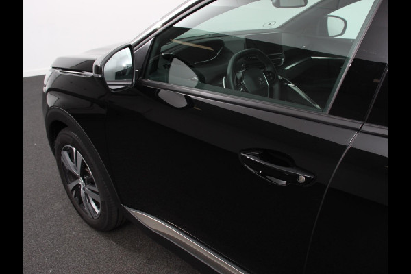 Peugeot 3008 1.2 PureTech Allure Climate control Adaptive cruise control Achteruitrijd camera Parkeersensoren Verwarmde voorstoelen LED Navigatie Apple Carplay/ Android Auto