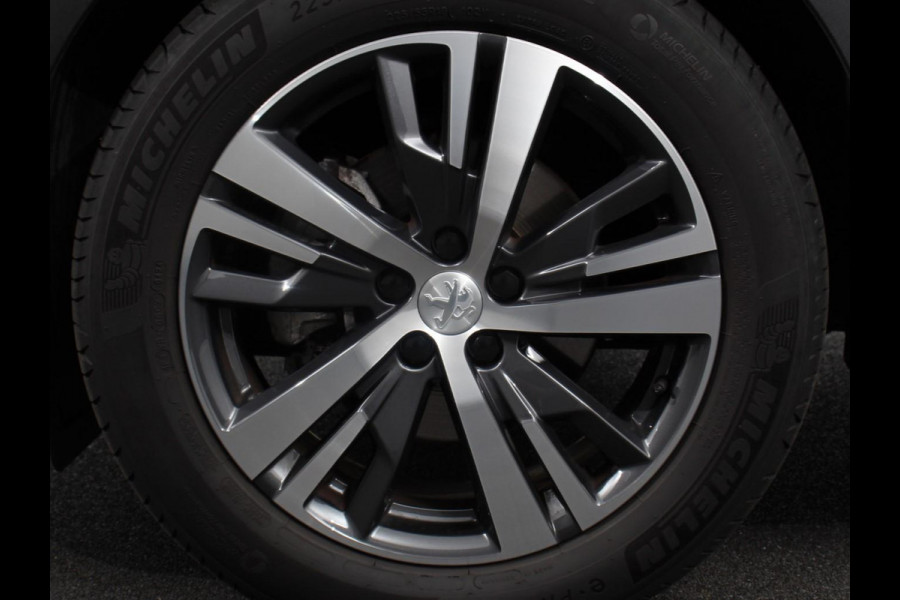 Peugeot 3008 1.2 PureTech Allure Climate control Adaptive cruise control Achteruitrijd camera Parkeersensoren Verwarmde voorstoelen LED Navigatie Apple Carplay/ Android Auto