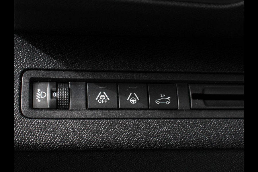 Peugeot 3008 1.2 PureTech Allure Climate control Adaptive cruise control Achteruitrijd camera Parkeersensoren Verwarmde voorstoelen LED Navigatie Apple Carplay/ Android Auto
