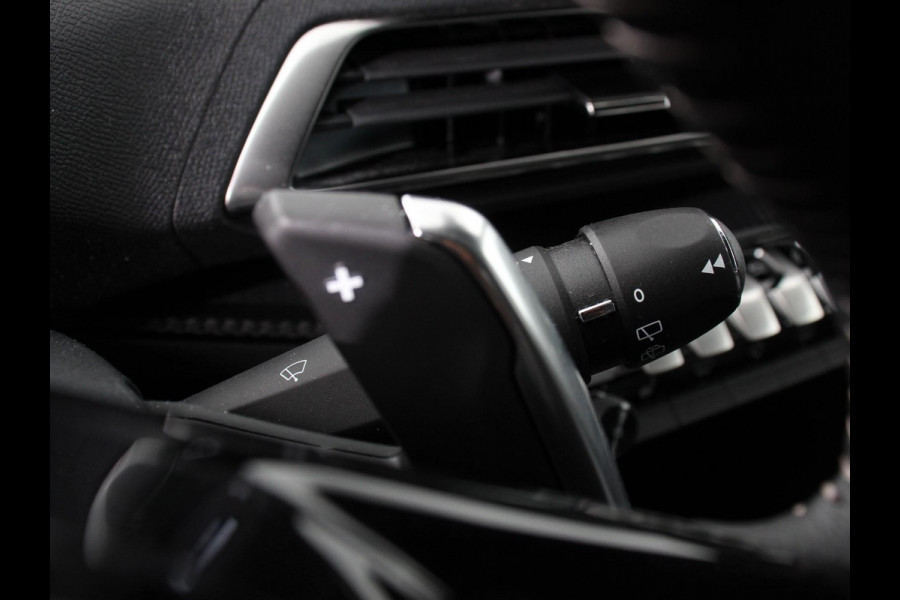 Peugeot 3008 1.2 PureTech Allure Climate control Adaptive cruise control Achteruitrijd camera Parkeersensoren Verwarmde voorstoelen LED Navigatie Apple Carplay/ Android Auto