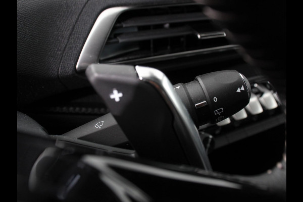 Peugeot 3008 1.2 PureTech Allure Climate control Adaptive cruise control Achteruitrijd camera Parkeersensoren Verwarmde voorstoelen LED Navigatie Apple Carplay/ Android Auto
