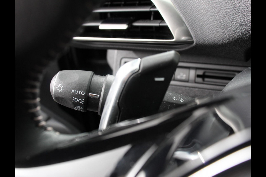 Peugeot 3008 1.2 PureTech Allure Climate control Adaptive cruise control Achteruitrijd camera Parkeersensoren Verwarmde voorstoelen LED Navigatie Apple Carplay/ Android Auto