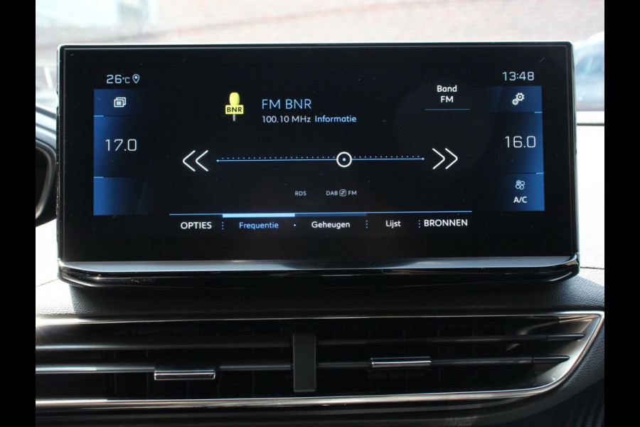 Peugeot 3008 1.2 PureTech Allure Climate control Adaptive cruise control Achteruitrijd camera Parkeersensoren Verwarmde voorstoelen LED Navigatie Apple Carplay/ Android Auto