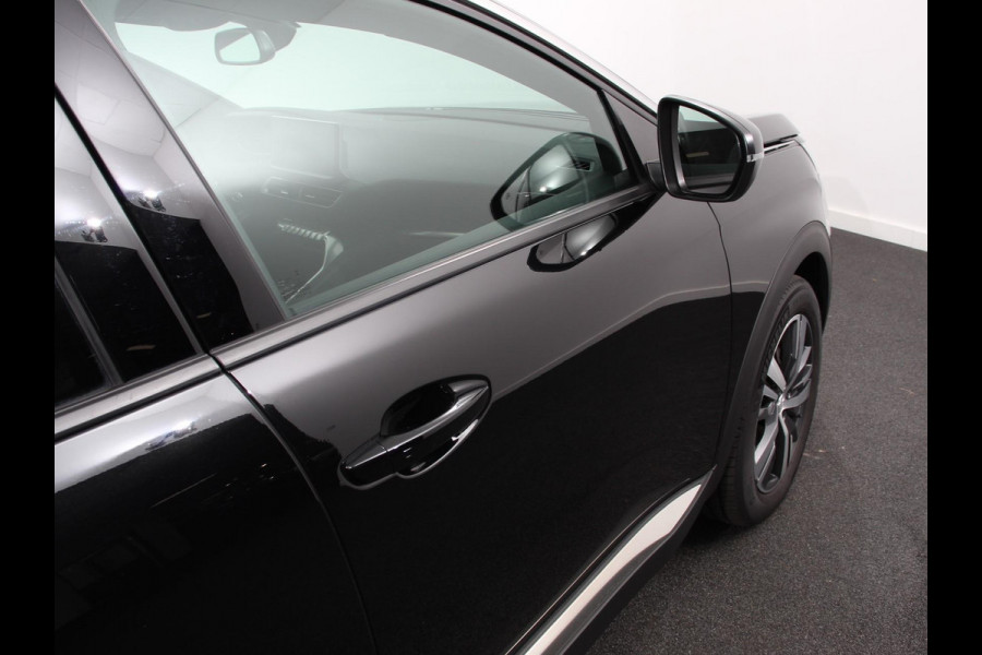 Peugeot 3008 1.2 PureTech Allure Climate control Adaptive cruise control Achteruitrijd camera Parkeersensoren Verwarmde voorstoelen LED Navigatie Apple Carplay/ Android Auto