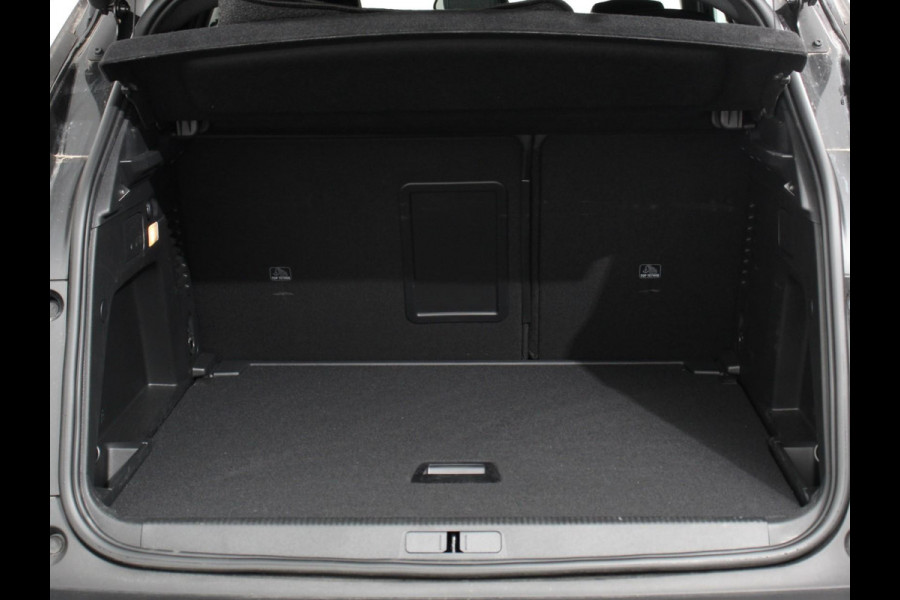 Peugeot 3008 1.2 PureTech Allure Climate control Adaptive cruise control Achteruitrijd camera Parkeersensoren Verwarmde voorstoelen LED Navigatie Apple Carplay/ Android Auto