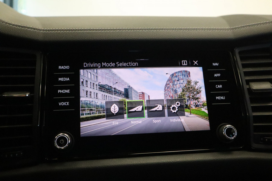 Škoda Kodiaq 1.5 TSI Sportline Business 7p. Lederen bekleding Trekhaak 19''LM NAP