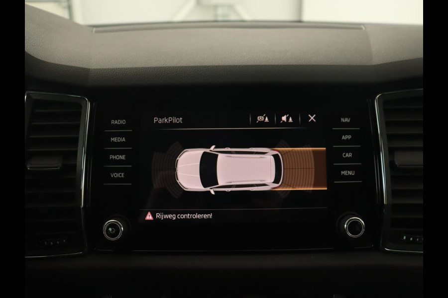 Škoda Kodiaq 1.4 TSI Style | Trekhaak | Achterbankverwarming | Navigatie | Parkeerhulp | Carplay | DAB | Stoelverwarming | Keyless | Full LED | Memory